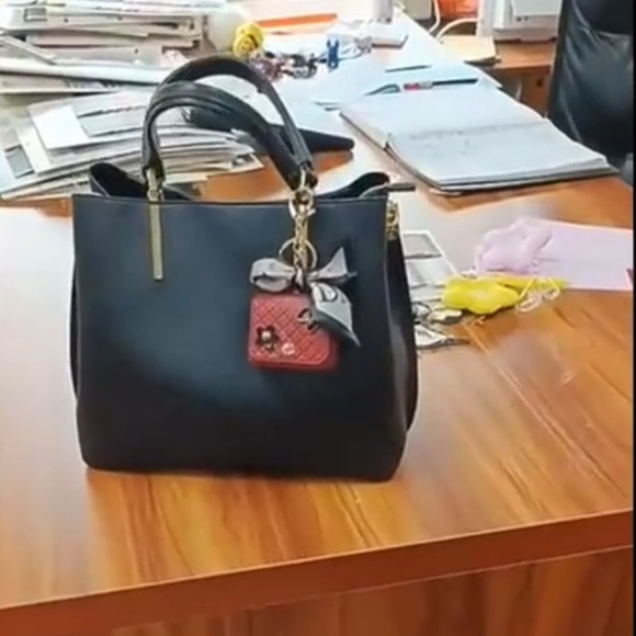 🆕 ACCESSORIES KEYCHAIN MINI RED PURSE WITH RIBBON - Picture 3 of 4